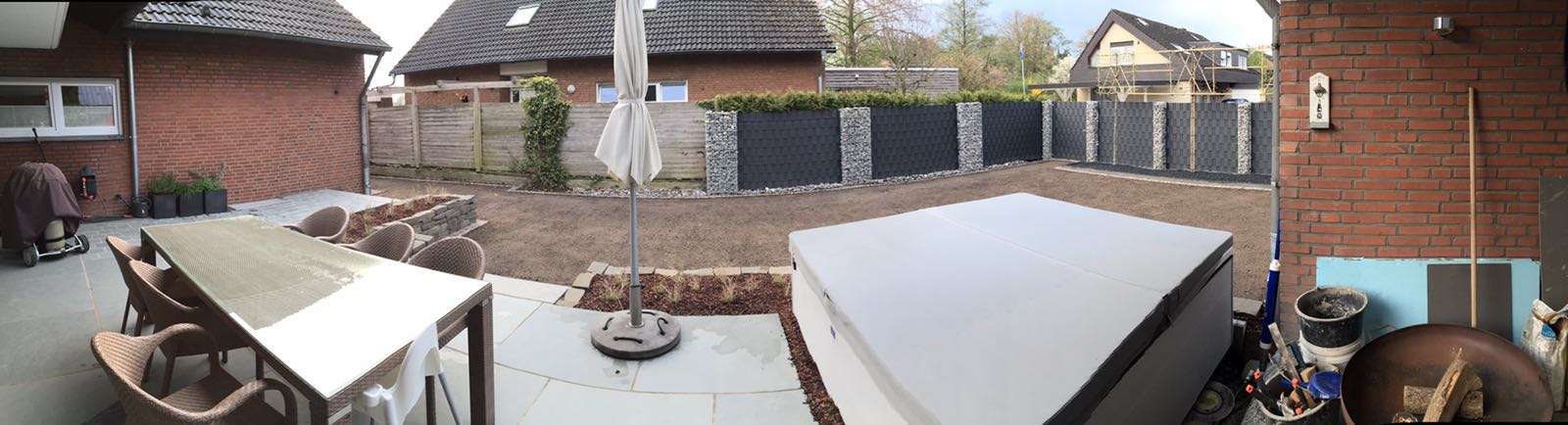 Sichtschutz Doppelstabgitter anthrazit mit Premium Streifen und Gabione, Terrasse