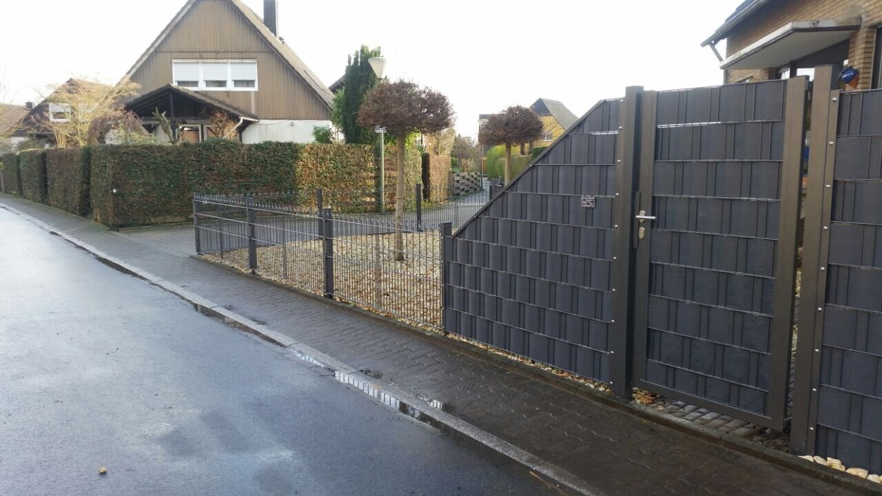 Sichtschutz Doppelstabgitter anthrazit mit Premium Streifen, Einfahrtstor Straße