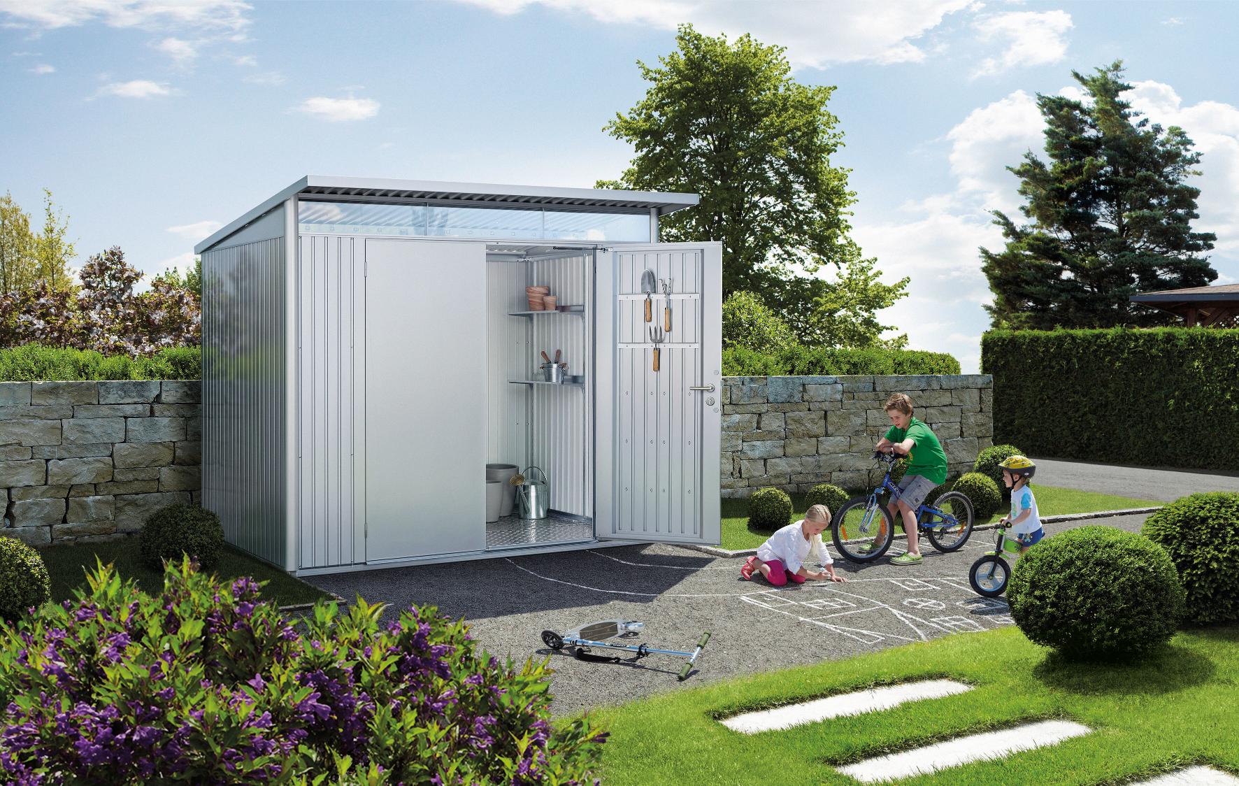 Biohort Avantgarde silber-metallic im Garten, Innenansicht mit Einrichtung