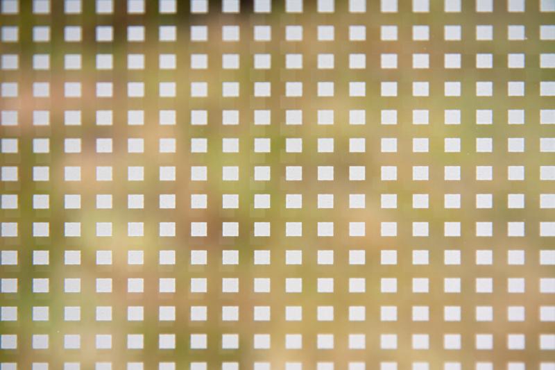 Groja Ambiente Sichtschutz - Gleichmäßig angeordnete quadratische Aussparungen in einer rechteckigen Fläche