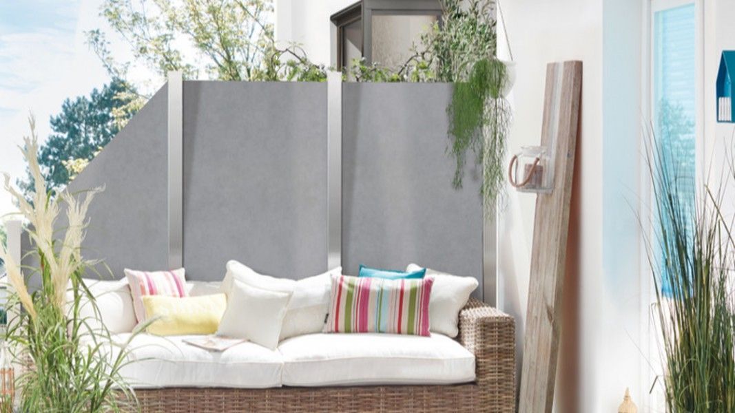 Traumgarten System Keramik Sichtschutzzaun grau blickdicht auf Terrasse – pflegeleicht