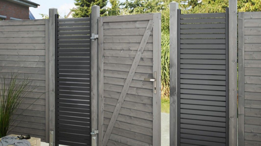 Traumgarten System Rhombus Sichtschutzzaun anthrazit mit Holztor – moderner Garten