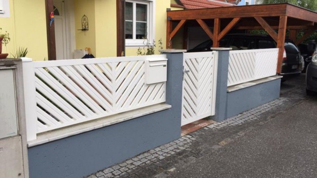 Guardi Umbria Füllungszaun weiß mit doppelt-diagonaler Füllung, Carport Hauseingang