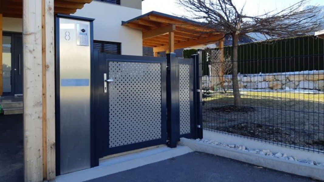 Guardi Loos Lochblechzaun anthrazit mit Dekorlochung, Einfahrtstor Carport modern