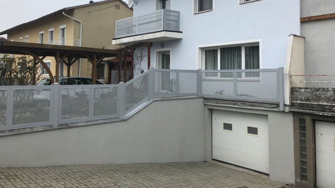 Guardi Loos Lochblechzaun silber-grau, Balkongeländer und Garageneinfahrt