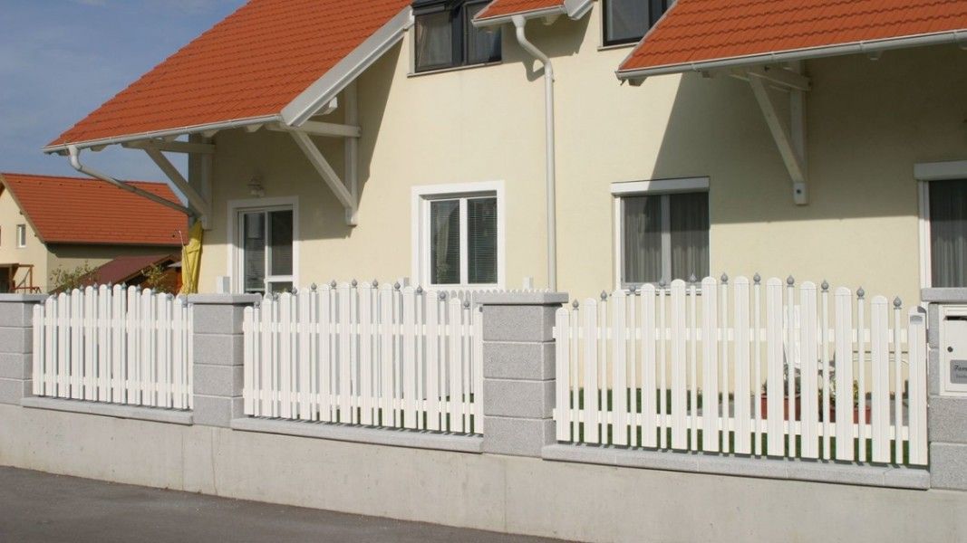 Guardi Milano Kombizaun weiß mit abgerundeten Kappen, Einfamilienhaus Vorgarten